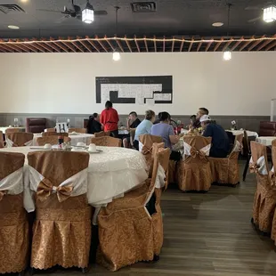 Good for larger groups; slightly warm inside