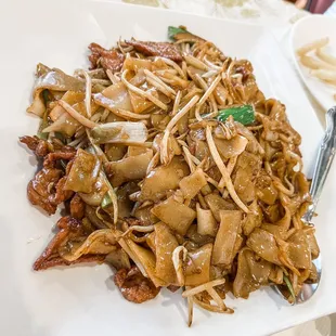 Beef chow fun or drunken noodle