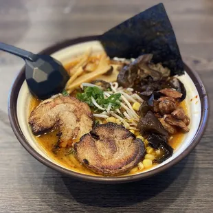 R5. Black Garlic Ramen - spicy