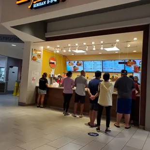 ows customers waiting in line