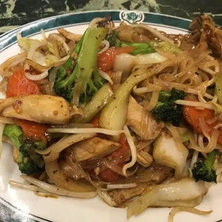 Stir Fried Noodles with Chicken