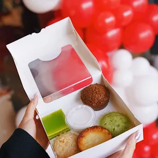 donuts, food, dough desserts