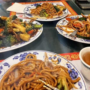 Beef with Broccoli Vegetable Chow Mein