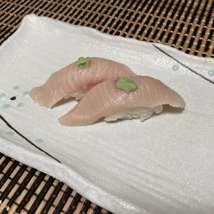 Hamachi Nigiri