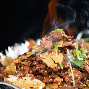 Sizzling pot 铁板香烤羊