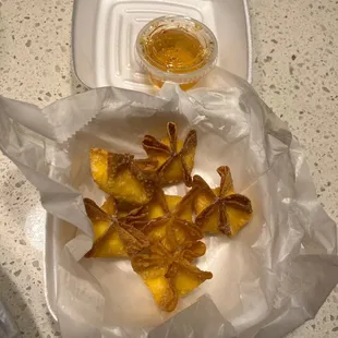 $10 for these mini tiny crab wagoon. A rip off.  I also order drunken noodles. It was ok.  I won&apos;t be returning.