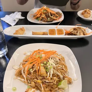Combo appetizer, Pad Thai, pad see