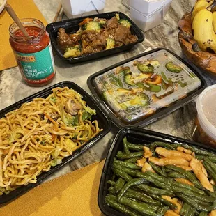 Vegetable Lo Mein [Qt.]  Beef with Broccoli [Qt] Hunan Shrimp [Qt] Chicken with String Bean [Qt]  Hot &amp; Sour Soup [Pt]