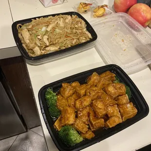 Lo mein and general tso tofu