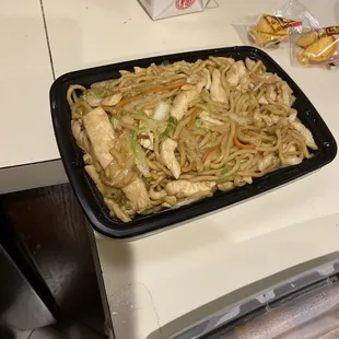 Lo mein with chicken