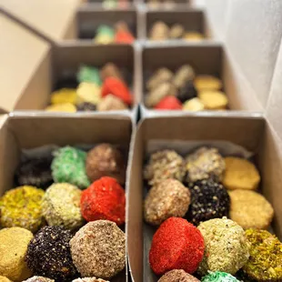 Silvanas Assorted Dozen