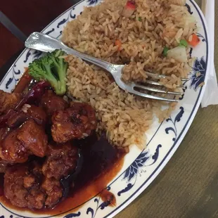 The best Chinese food around. In ten minutes you can have it all.  Love the staff and selections. Our favorite general tso