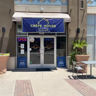 Crepe house front