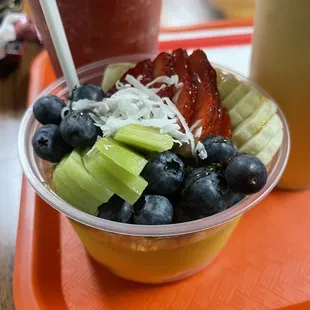 Mango Açaí Bowl YUM