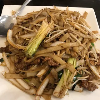 XO Sauce Stir-Fried Rice Noodles with Beef XO