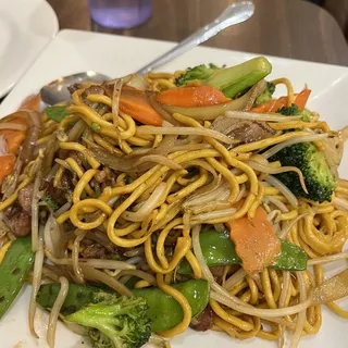 Beef & Vegetable Chow Mein