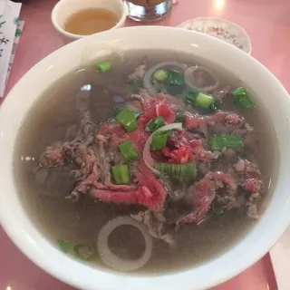 3. PHỞ TÁI - 半生熟牛肉粉
