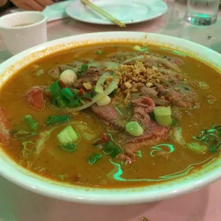 8. HỦ TIẾU HOẶC MÌ BÒ SATẾ - 沙茶牛肉粉或麺