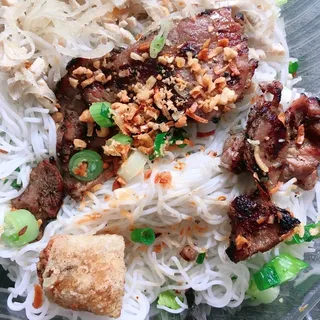29. BÚN CHẢ GIÒ BÌ THỊT NƯỚNG - 春卷烧猪肉猪皮丝米粉