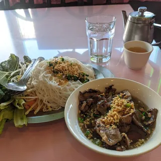 30. BÚN CHẢ HÀ NỘI - 河内式烧猪肉米粉