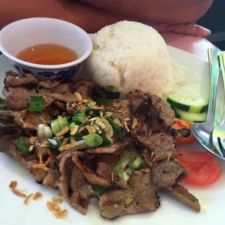 32. CƠM THỊT NƯỚNG - 烧猪肉饭