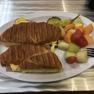 Ham and egg croissant with fresh fruits !