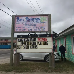 a sign for yum's restaurant