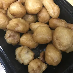 a tray of fried potatoes