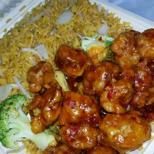 General Tso's lunch special with fried rice. Ordered extra spicy