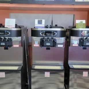 Frozen Yogurt machines,  middle valve is twist