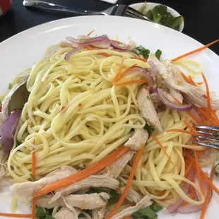 Chilled noodles with natural chicken