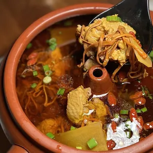 Steamed pot chicken