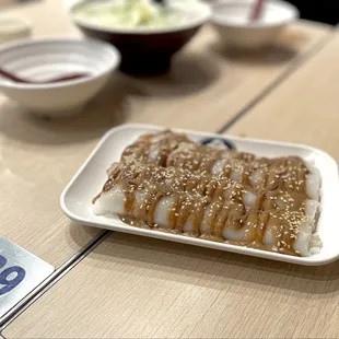 Rice rolls with peanut sauce along with sesame seeds. Yum!
