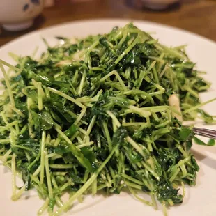 Pea sprouts w/garlic