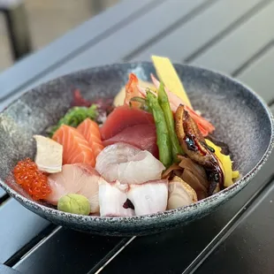 Chirashi donburi