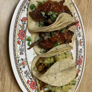 Tacos con al pastor y milanesa