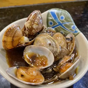 a bowl of clams with sauce