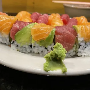 a plate of sushi with avocado