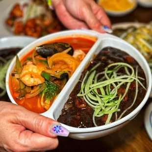 Jjamjjamyeon 짬짜면