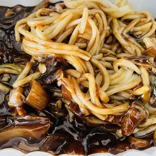 Large Jjajangmyeon to go