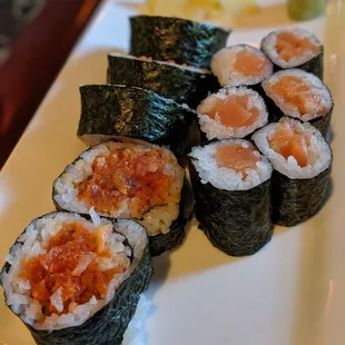 Salmon roll, samurai roll (spicy tuna)