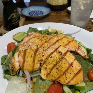Grilled Salmon-Lemon Pepper Salad