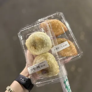 Shrimp &amp; chives dumplings and shrimp mochi puffs