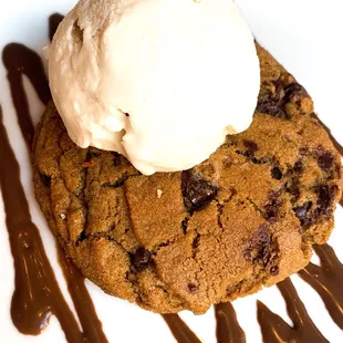 Chocolate chip cookie with sea salt ice cream :-)