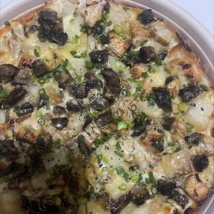 Potatoe pizza with chicken and mushroom