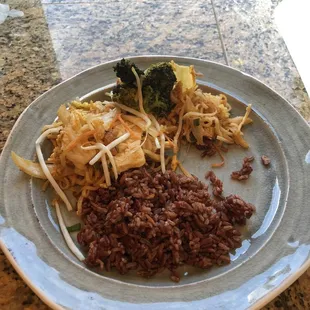 Chicken Pad Thai, extra veggies and brown rice! DeLish!