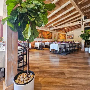 Zabb Thai Restaurant Orange County | Dining Room