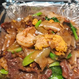 Pad See-Eiw Beef &amp; Shrimp