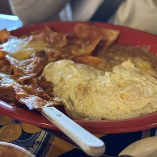 a plate of breakfast food