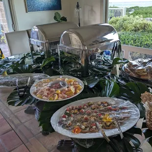 Hot entrees: kalbi, chicken, steak